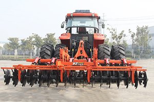 COMBINED IMPLEMENT FOR SUSOILER AND CULTIVATIING